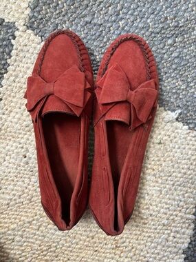 Women's Suede Bow Loafers in Rust